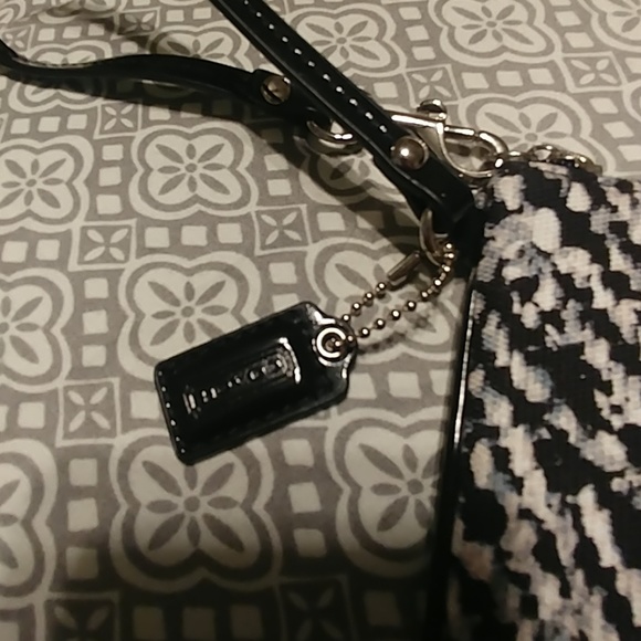 Coach wristlet - Picture 2 of 4